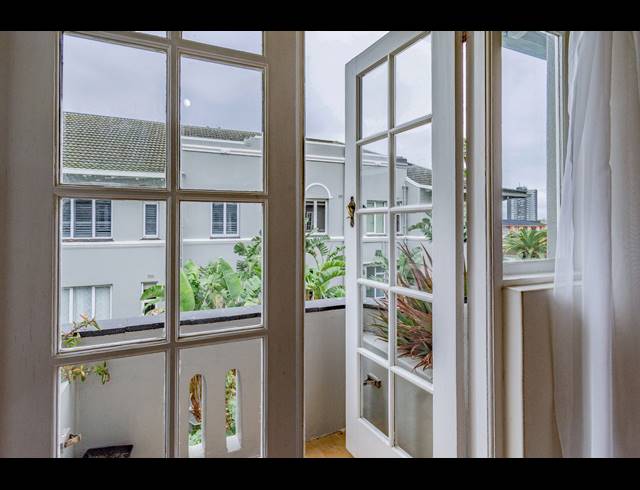 2 BEDROOM APARTMENT SOLD IN SEA POINT